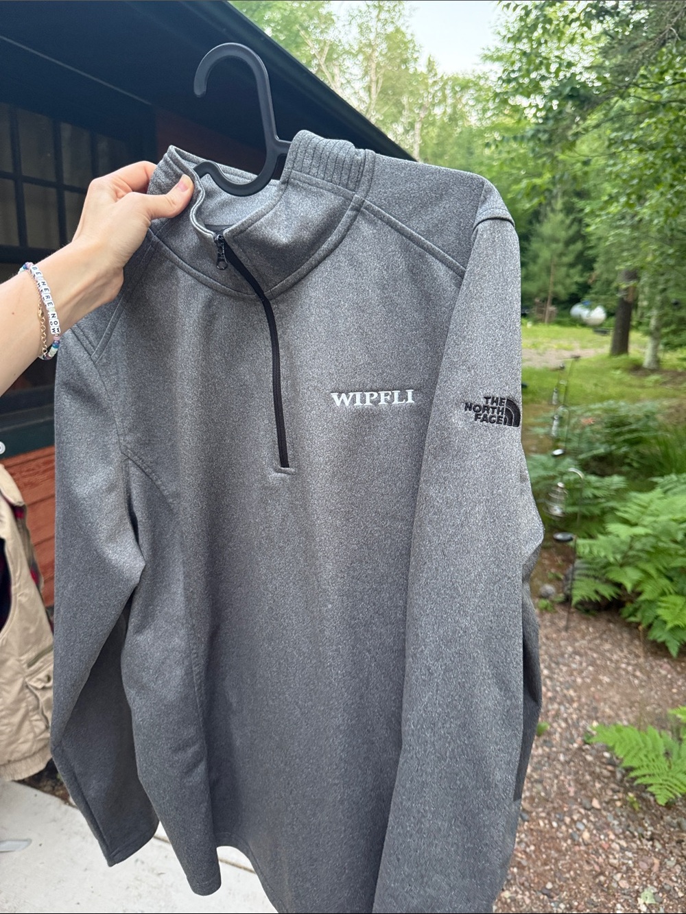 Nearly new North face quarter zip womens